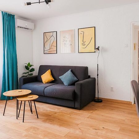 Cozy Apartment Ultracentral Universitate Square Bukares Bagian luar foto