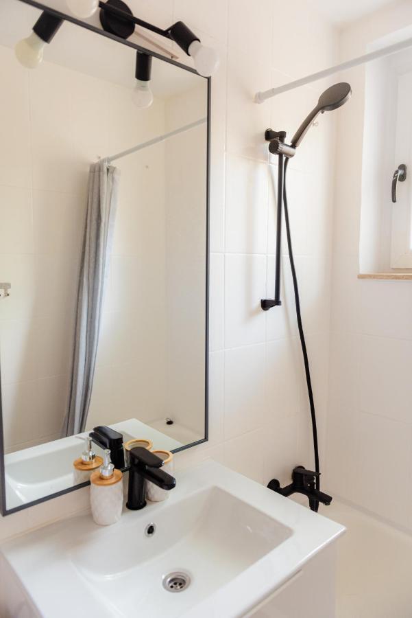 Cozy Apartment Ultracentral Universitate Square Bukares Bagian luar foto