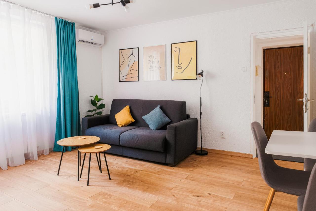 Cozy Apartment Ultracentral Universitate Square Bukares Bagian luar foto