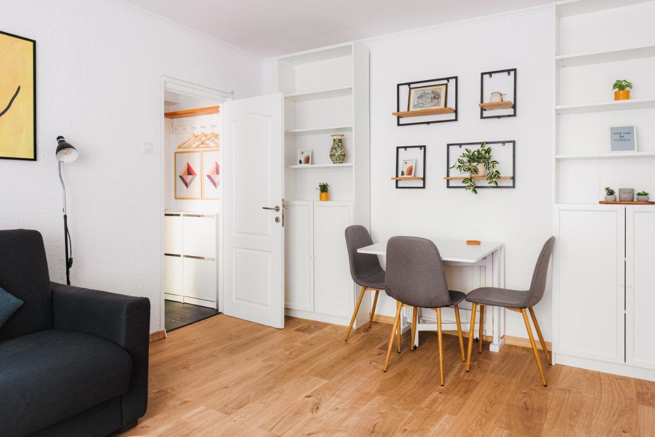 Cozy Apartment Ultracentral Universitate Square Bukares Bagian luar foto