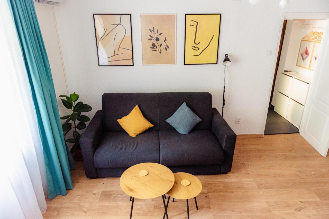 Cozy Apartment Ultracentral Universitate Square Bukares Bagian luar foto
