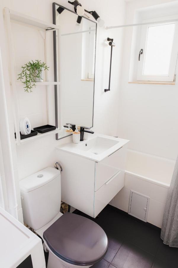 Cozy Apartment Ultracentral Universitate Square Bukares Bagian luar foto