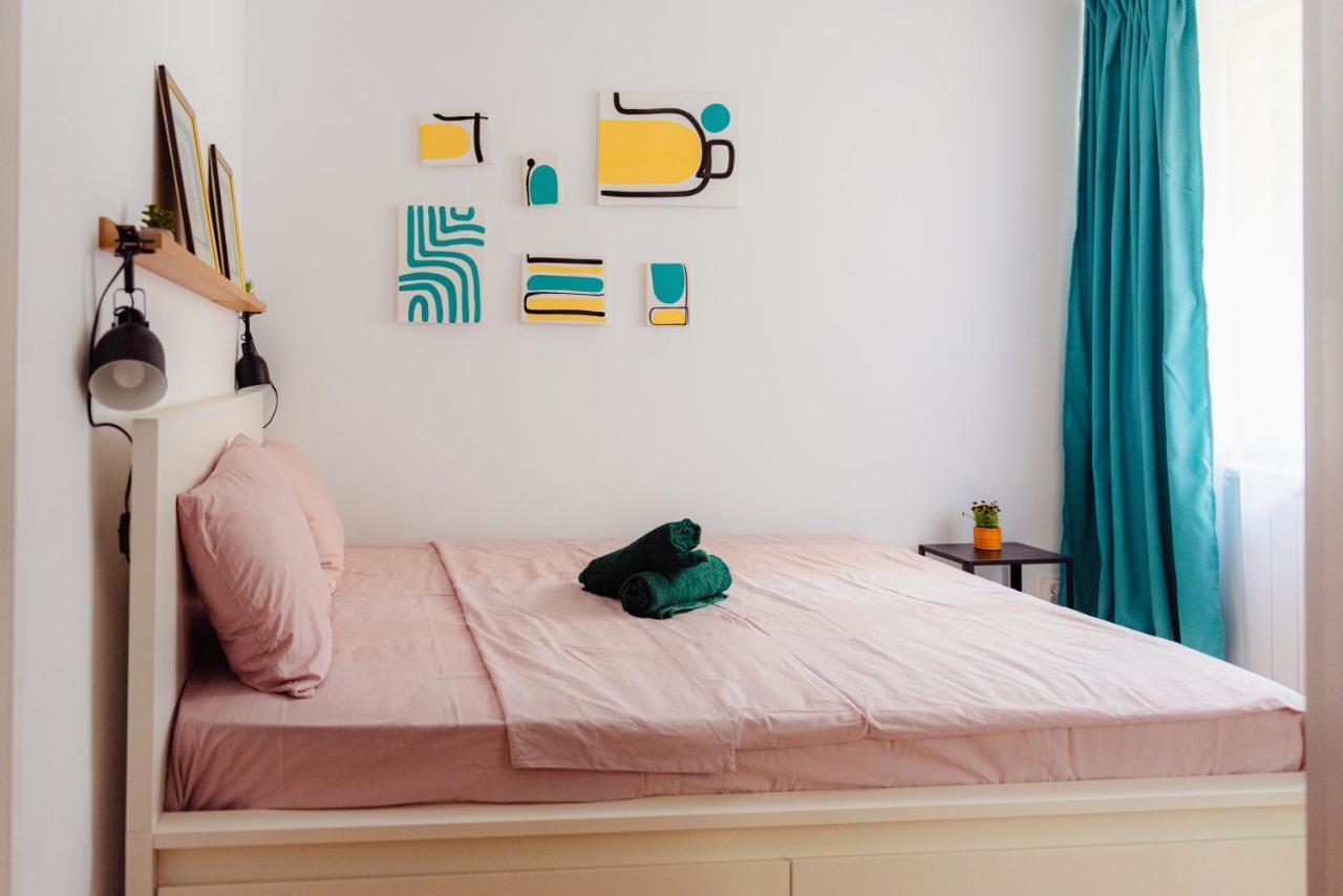 Cozy Apartment Ultracentral Universitate Square Bukares Bagian luar foto